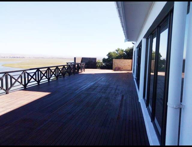 3 BEDROOM HOUSE RENTED IN BLUEWATER BAY